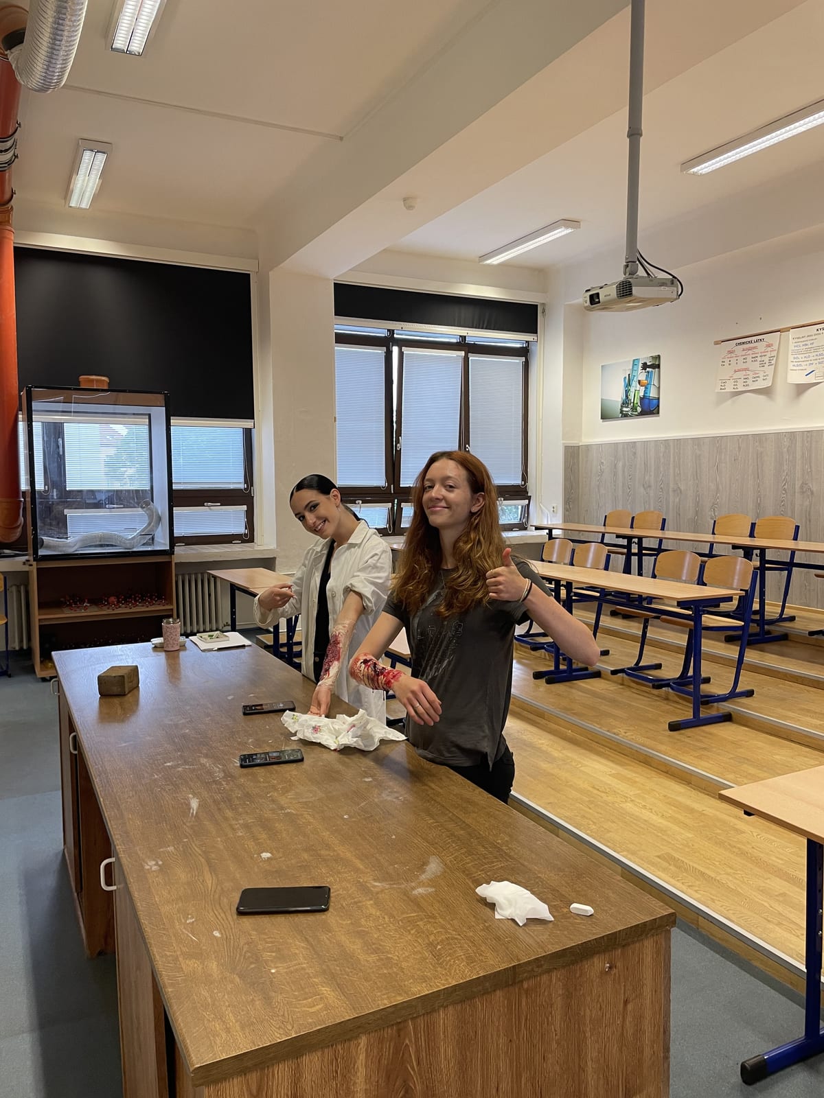Projektový den — studenti při praktické části