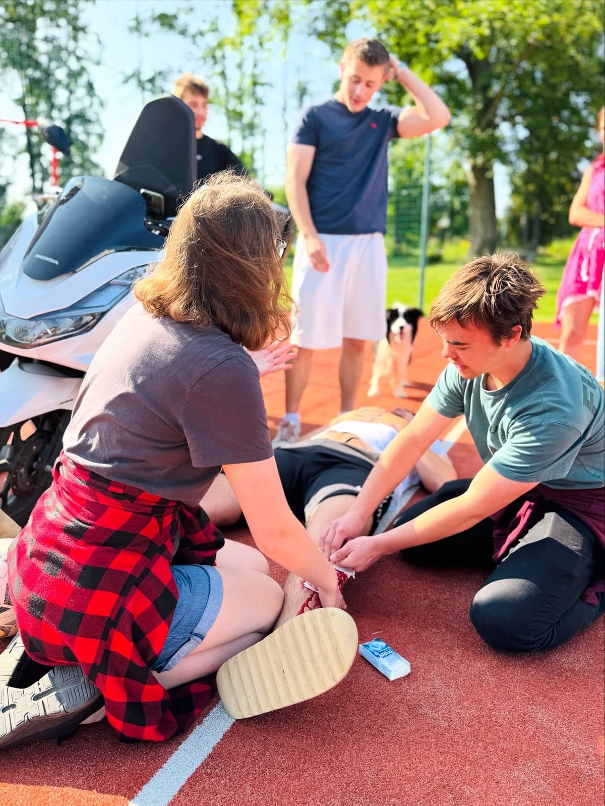 Fotografie z kurzu: Projektový den s první pomocí